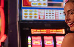 Meja roulette dealer langsung dengan streaming HD di aplikasi klik555